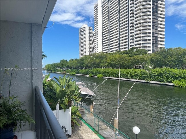 Foto del edificio - 3745 NE 171 St
