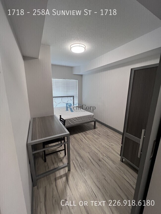 Building Photo - 258A-258A Sunview St