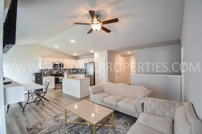 Foto del edificio - MOVE IN SPECIAL $500 off first months rent...