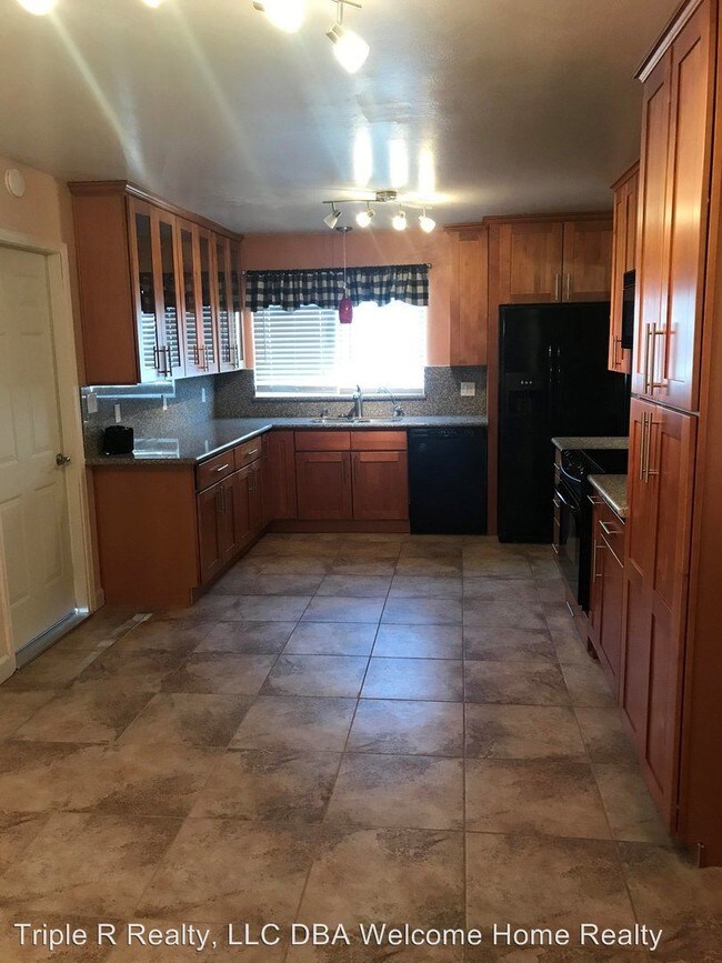 Building Photo - 3 br, 2 bath House - 1705 Buena Vista Ct