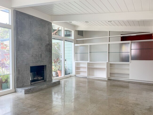 Foto del edificio - Custom Designed Modern 3 Bedroom Eicher in Palo Alto!