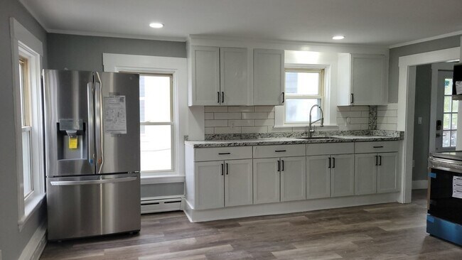 Building Photo - 78 Main St