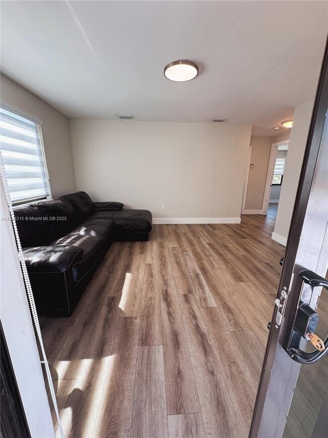 Foto del edificio - 851 E 17th St