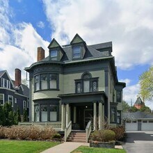 Building Photo - 15 Strathallan Park