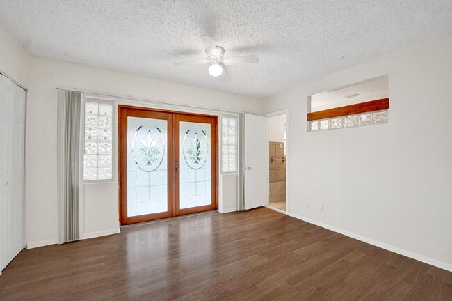 Photo - 3 BR / 3 BA + Patio + Parking AVAIL 8/1 Townhome
