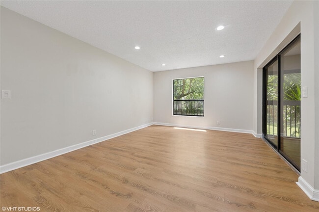 Foto del edificio - 3901 Cocoplum Cir