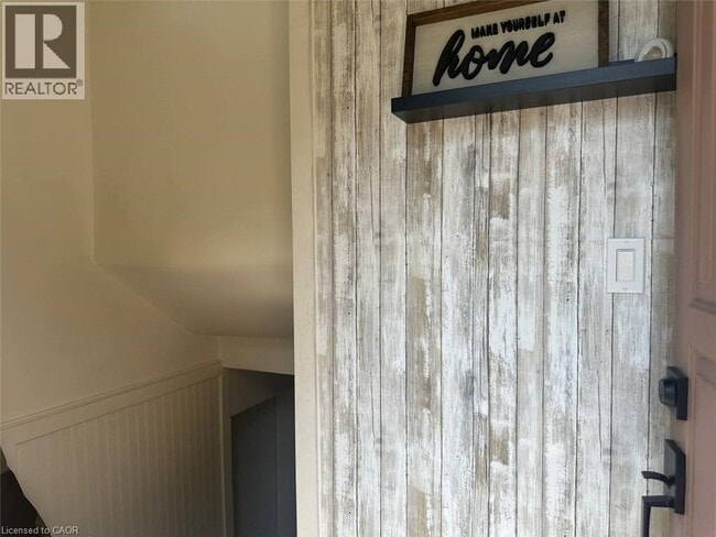 Building Photo - 253 E 44th St