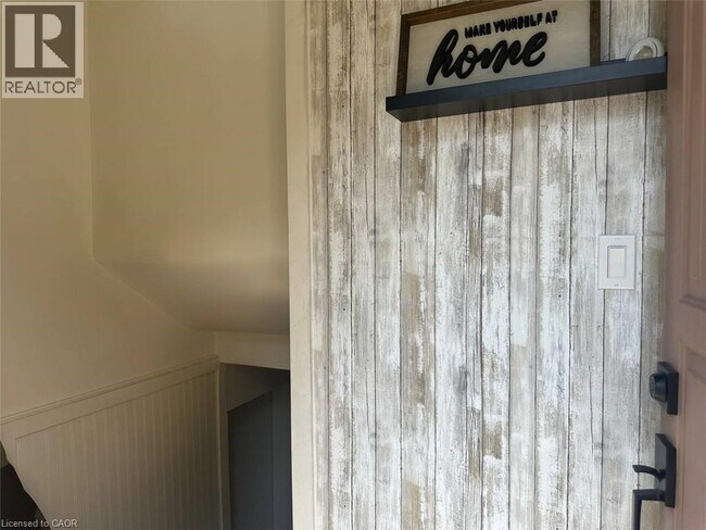 Photo du bâtiment - 253 E 44th St