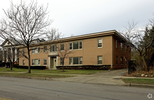 Building Photo - 2545 Kenilworth Rd