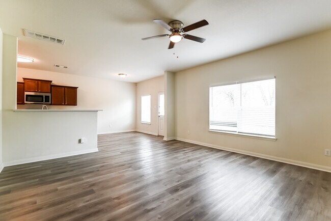 Building Photo - 1116 Timberview Dr