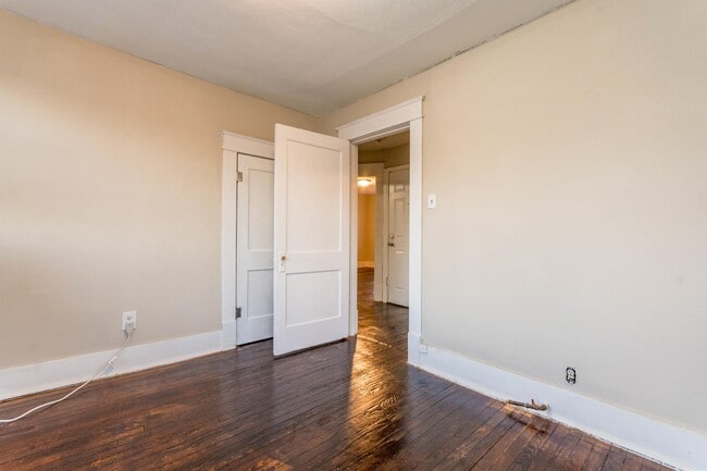 Building Photo - 2516 Kavanaugh Blvd