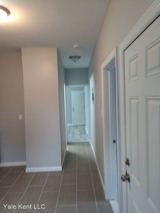 Building Photo - 68 Paine Ave
