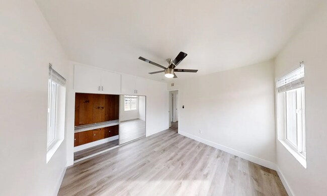 Foto del edificio - 5118-5120 East Falls View Dr
