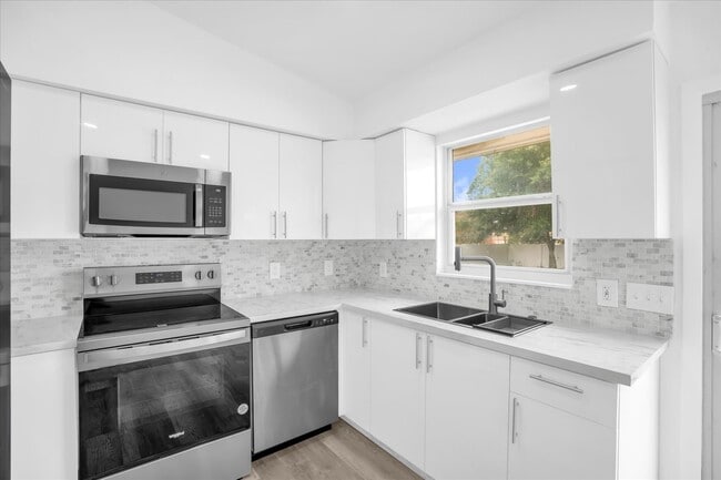 Foto del edificio - 1730 Avenue C NE