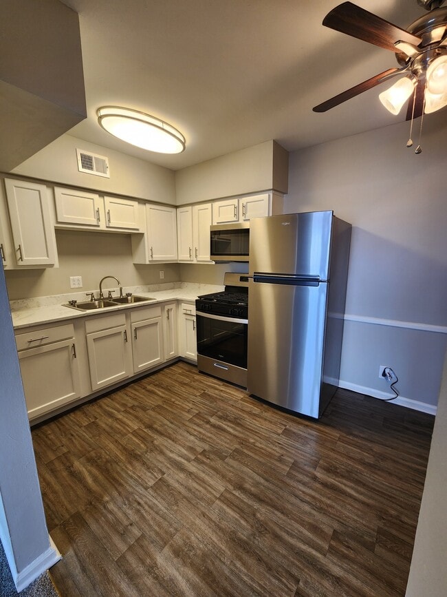 Building Photo - Huntley Ridge East at Handley Ln.