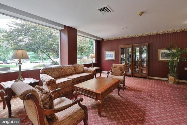 Foto del edificio - 7900 Old York Rd