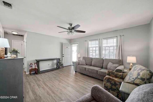 Building Photo - 15012 Royal Palm Ave