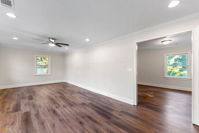 Building Photo - 1854 Shadydale Ave SE