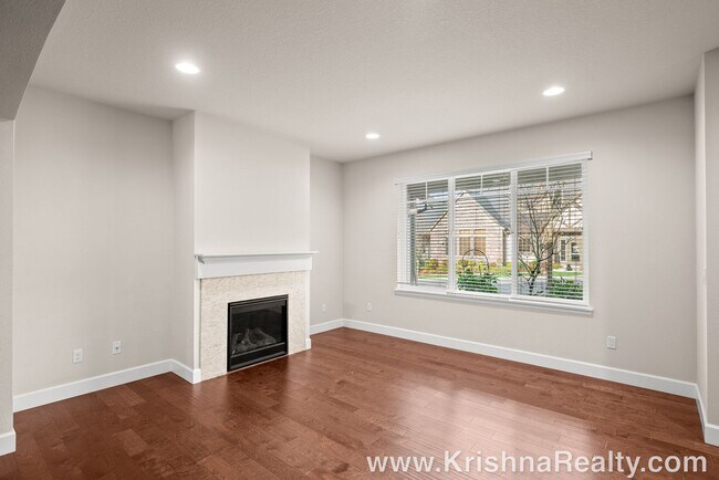 Foto del edificio - Lovely Townhome in North Bethany 3 Bedrm 2...