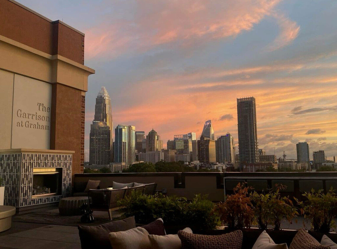 CLT Skyline view! - 715 N Graham St