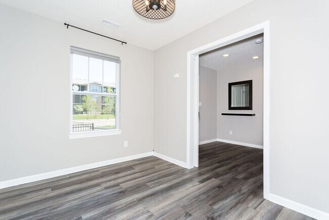 Foto del edificio - Beautiful Townhome Ten Minutes from the He...