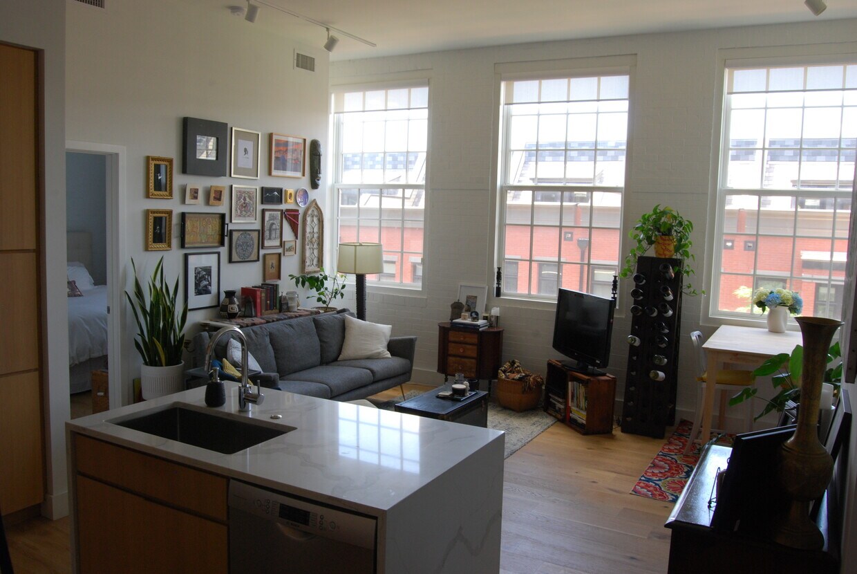 Foto principal - 1324 E St SE
