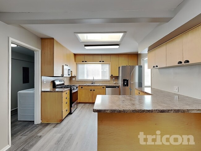 Building Photo - 1835 Childers Dr NE