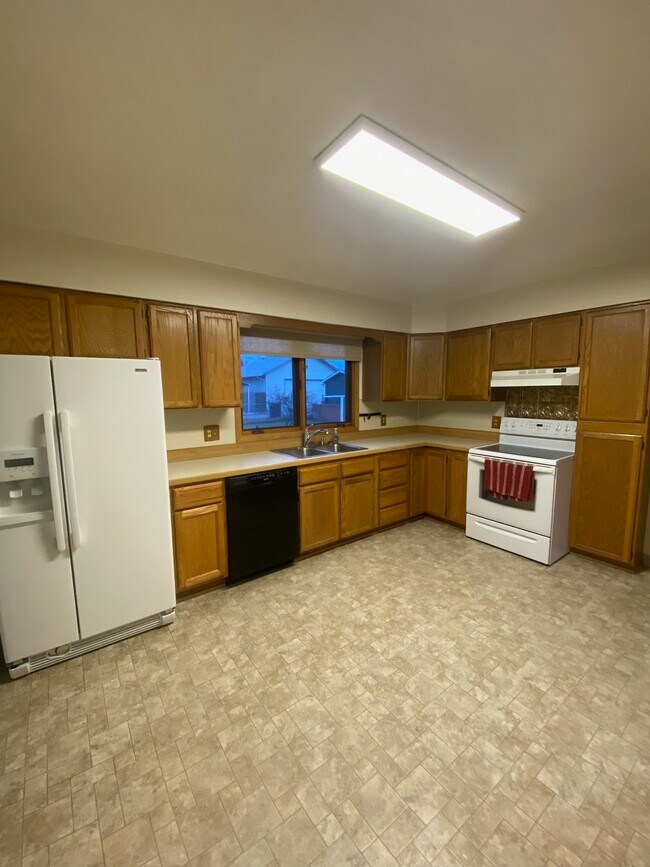 Foto del edificio - 2304 Hewitt Dr