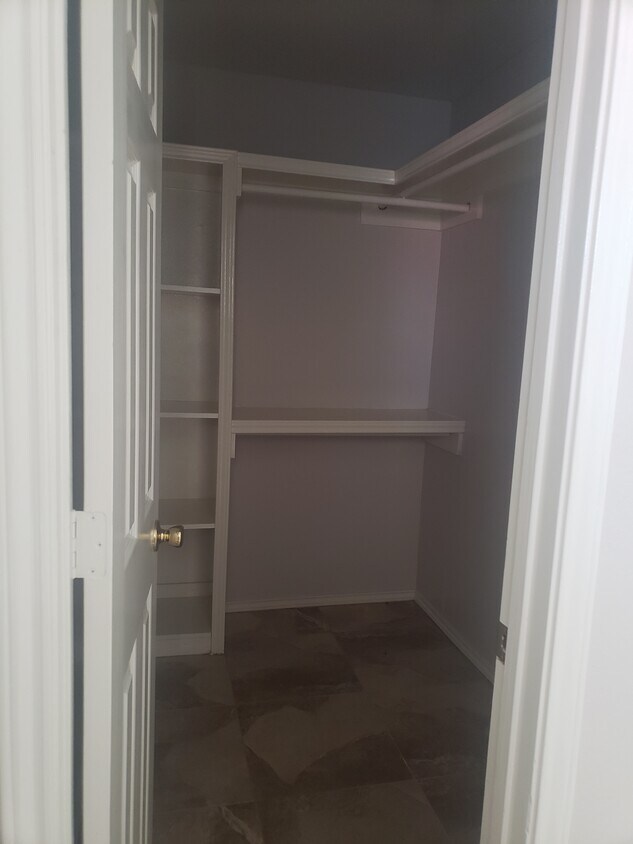Foto del edificio - 1710 Lexington Cir