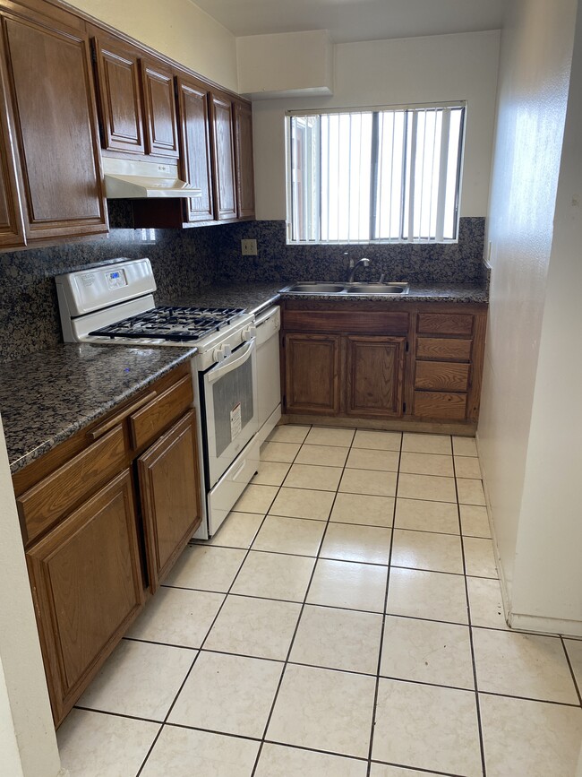 Kitchen - 1317 Valley View Rd