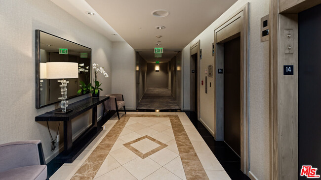 Building Photo - 10560 Wilshire Blvd