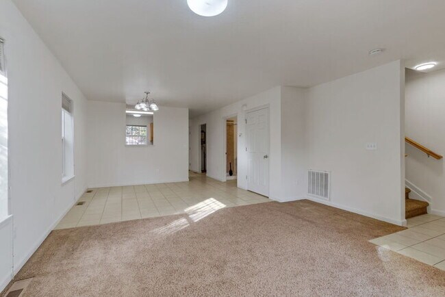 Foto del edificio - 1577 Chase St