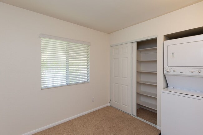 Building Photo - 1763 Alta Vista Dr