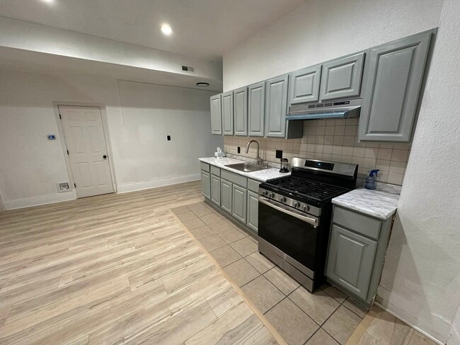 Building Photo - 3343 N 16th St