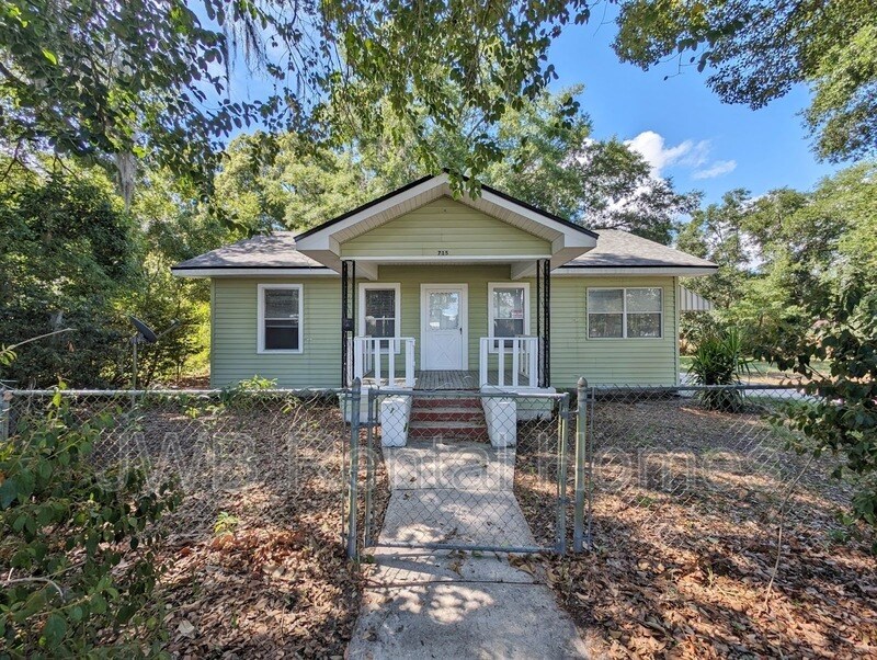 Foto principal - 715 Cove St