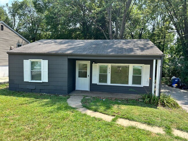 Foto del edificio - Large 3 bedroom in Hazelwood