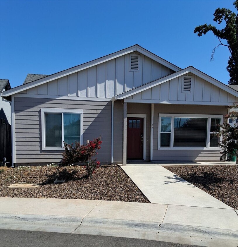 Foto principal - Newer home for rent