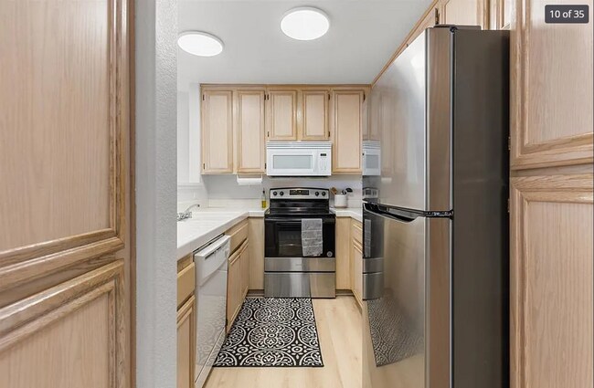 Building Photo - 2 Bedroom 2 Bath Condo in Gated Community ...