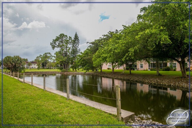 Foto del edificio - ***2 Bed/ 2 Bath***FAIRWAYS OF EMERALD GRE...