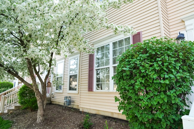 Building Photo - 0N296 DOOLEY Dr