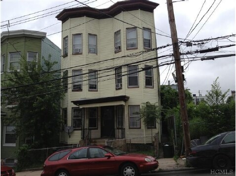 Primary Photo - 105 Maple St
