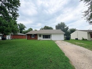 Building Photo - 845 Middle Dr