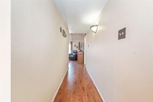 Building Photo - 2539 Foliage Green Dr