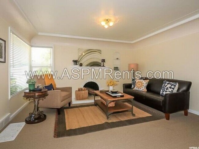 Building Photo - Millcreek 3 bed 1 bath cottage