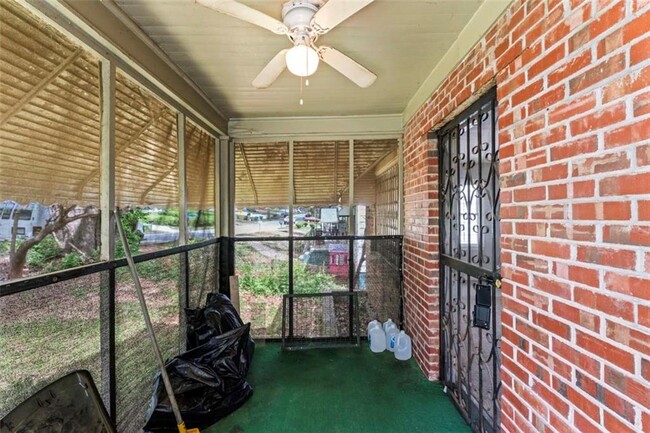 Building Photo - 139 Burbank Dr NW