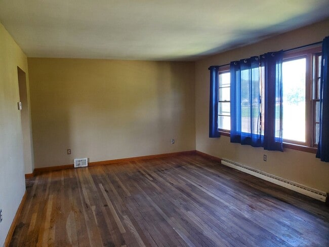 Building Photo - 3 br, 1 bath House - 3928 Brandes St.