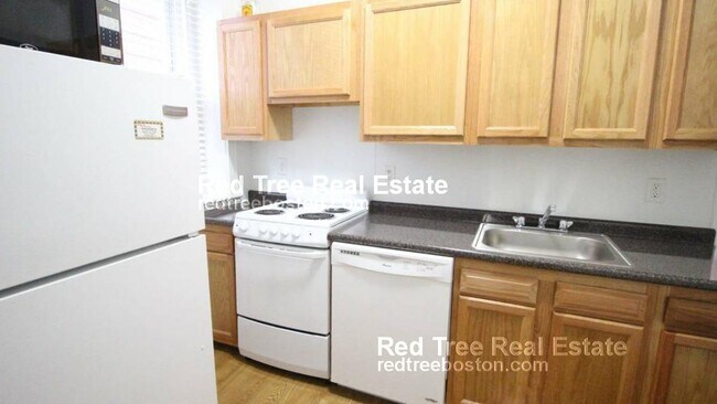 Building Photo - 1595 Beacon St