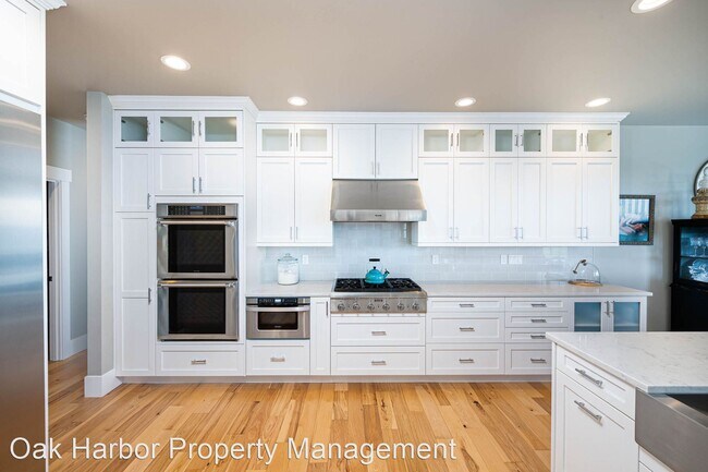 Building Photo - 5 br, 3.5 bath House - 4401 Marine Heights...