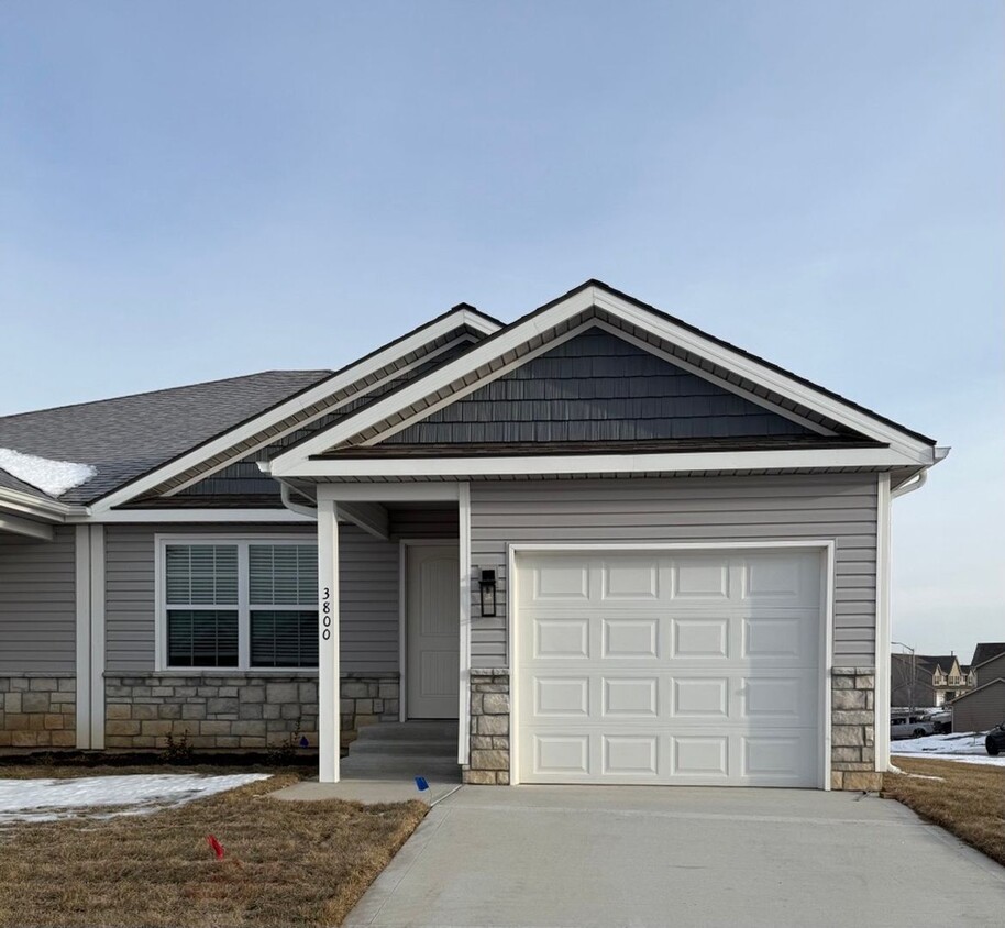 Foto principal - Gorgeous New Contruction 4 Bedroom in Kans...