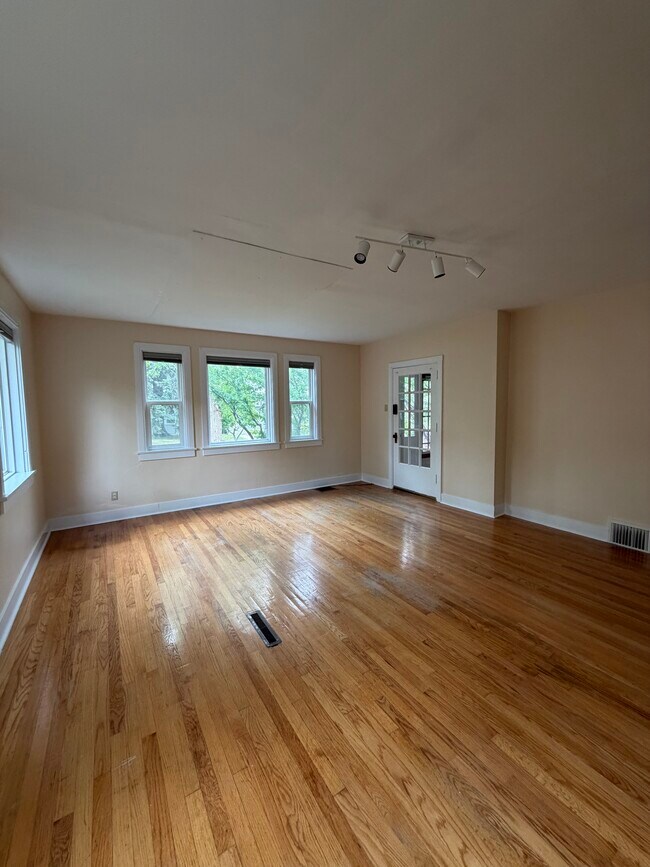 Foto del edificio - 725 Holter St